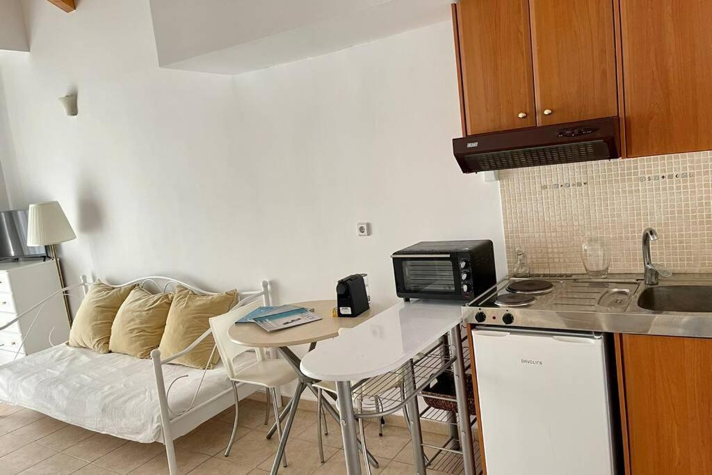 Studio Stay White Room Каламата Екстериор снимка